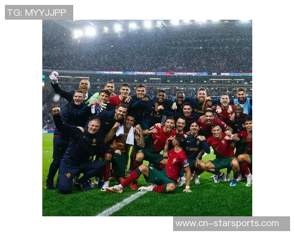 足球球星私下穿搭曝光 独特便装造型展现个性与风采 足球球星私下穿搭曝光 独特便装造型展现个性与风采