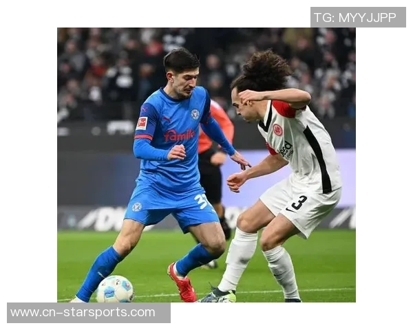 足球赛场上踢爆对方球门的超级球星精彩瞬间再现 足球赛场上踢爆对方球门的超级球星精彩瞬间再现